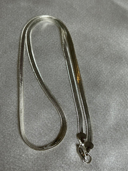 Collier vintage maille plate argenté scintillant