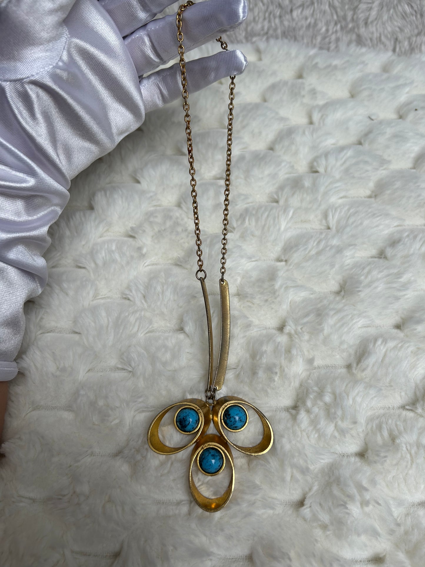 Jolie collier vintage fantaisie doré et pierre turquoise