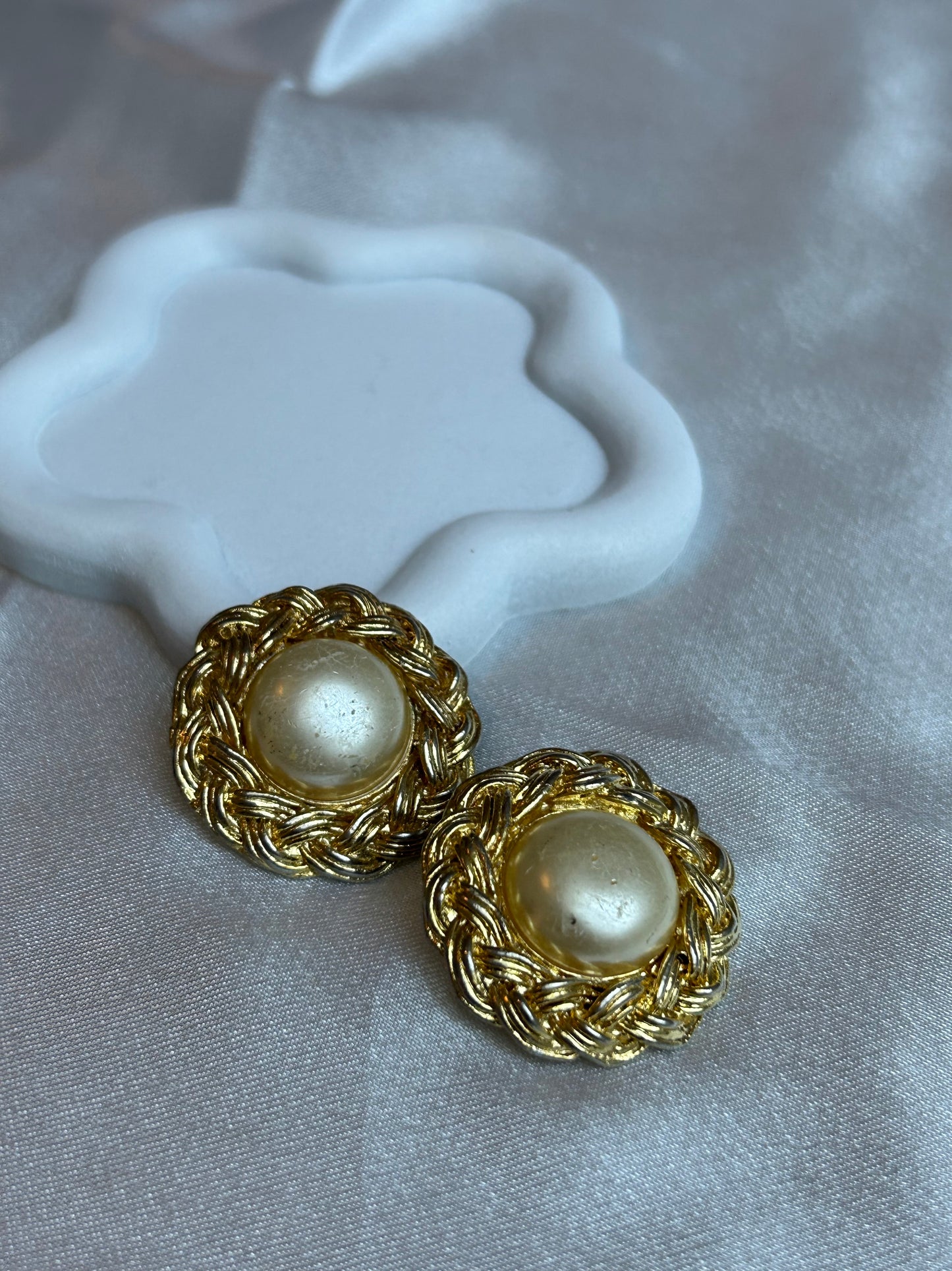 Boucles d’oreilles vintage pins fleur doré et nacré