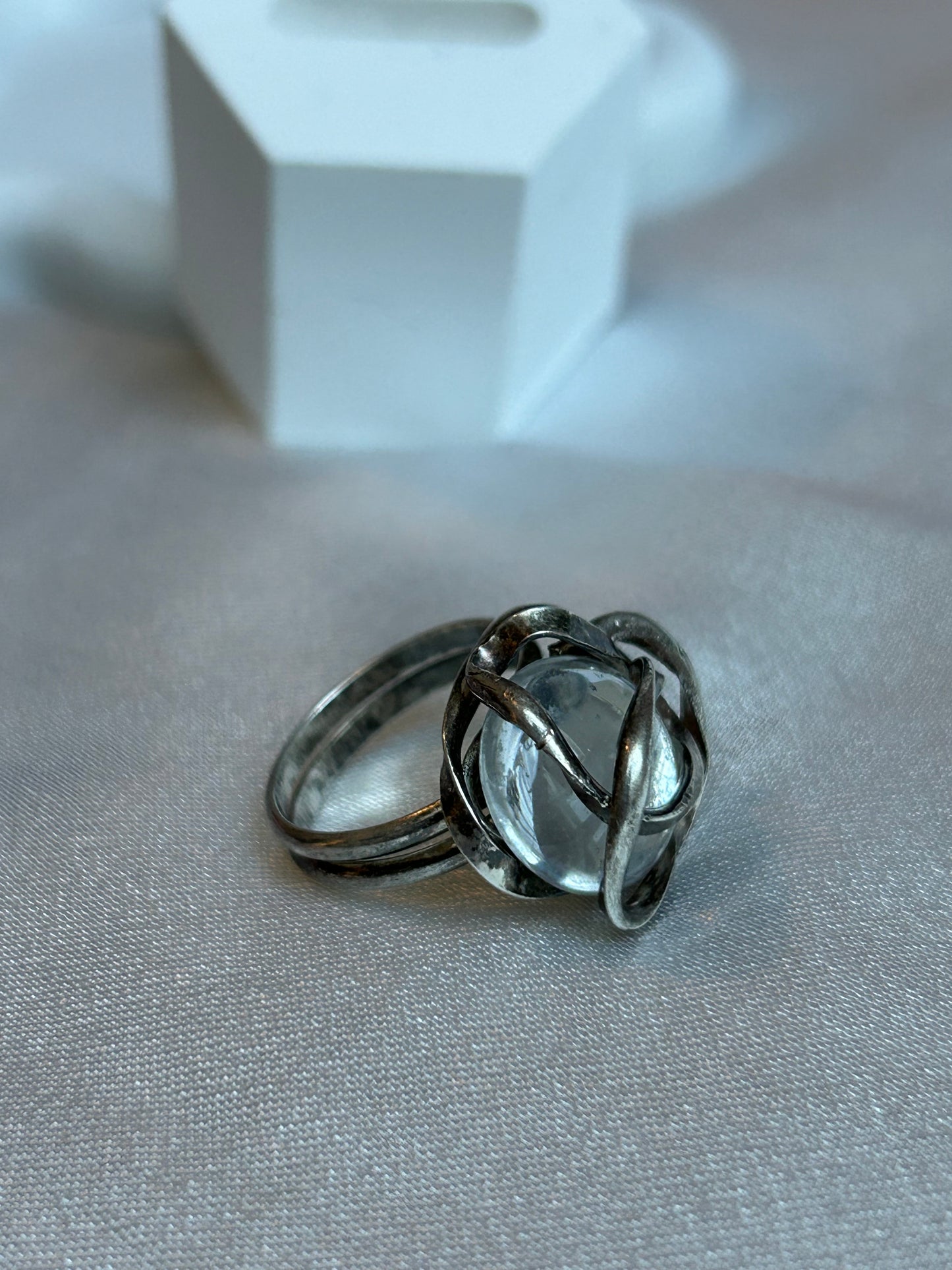 Bague taille 54 argenté et pierre atypique