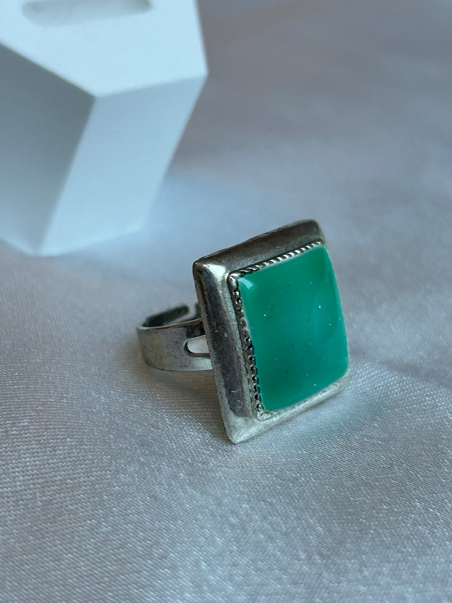 Bague vintage argenté et verte ajustable